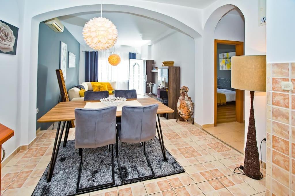 Apartman Tino With Two Sunny Terace Χβαρ Εξωτερικό φωτογραφία